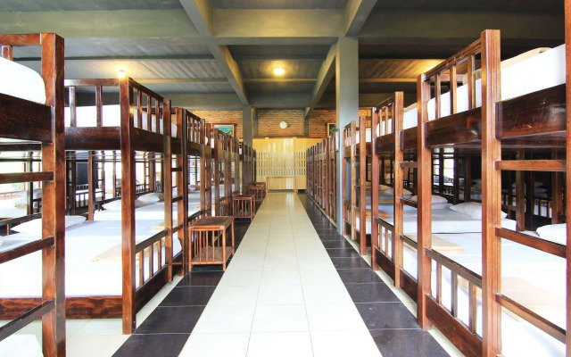 Royal Caravan Hotel Trawas
