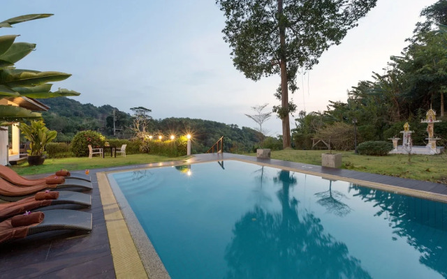 Grand Pool Villa