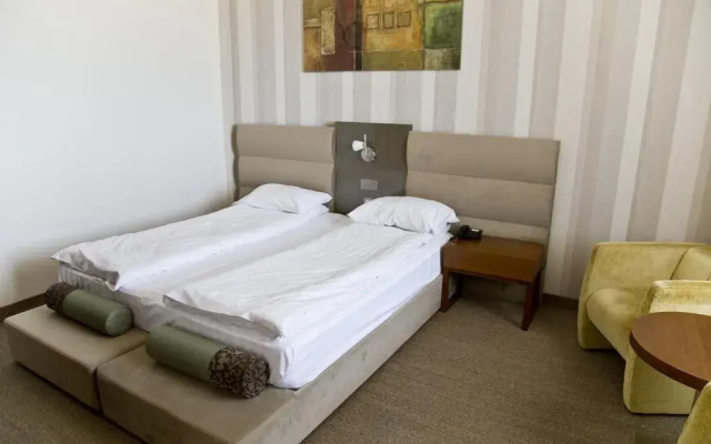 Iaki Hotel