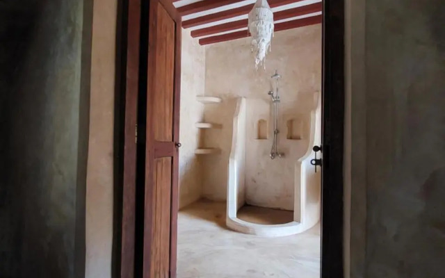 Samaki House