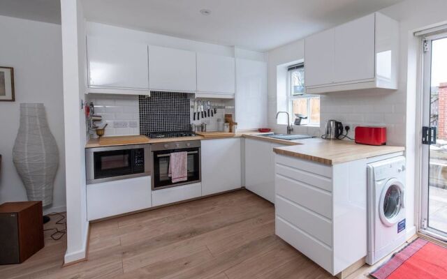 Sleek & Stylish 2BD Home w/ Office/studio