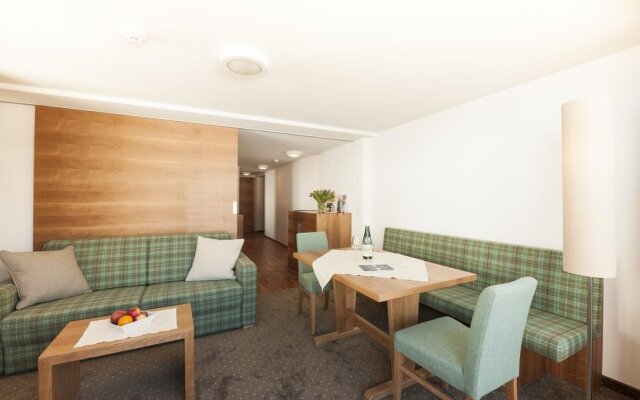 Hotel Schranz - Ski In & Ski Out