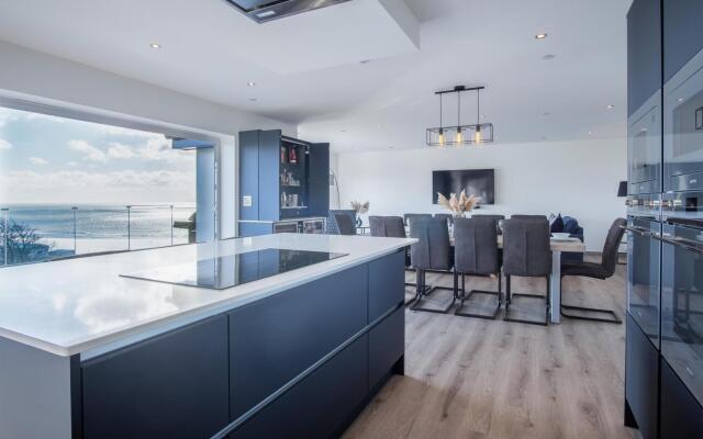 Sunrise - 5 Bedroom Luxurious Holiday Home - Pendine