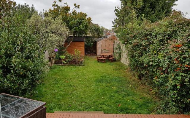 Luxurious very spacious one bedroom flat