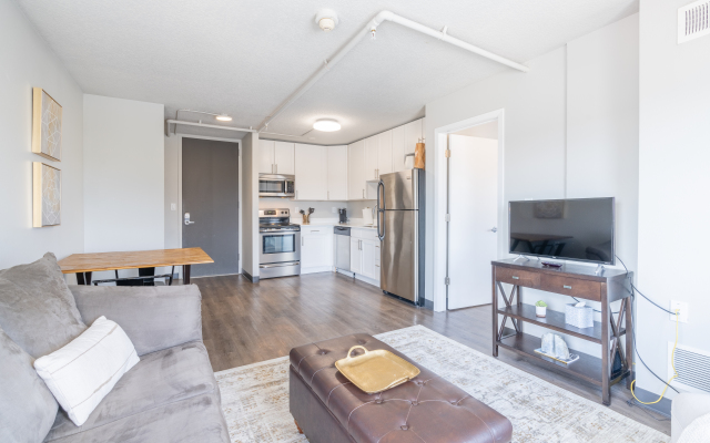 King Bed Free Parking Gym Views