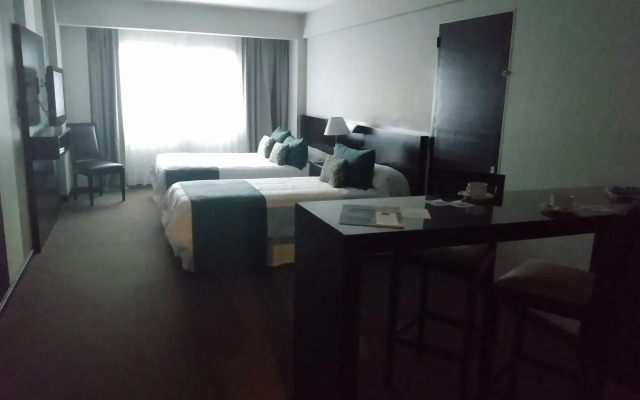 Plaza Real Suites Hotel