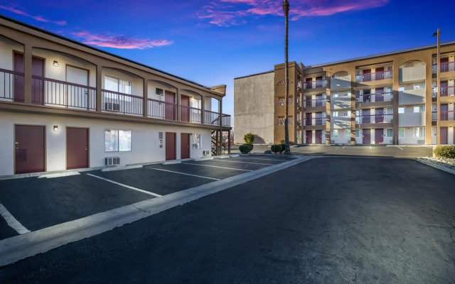 Red Roof PLUS+ Chula Vista