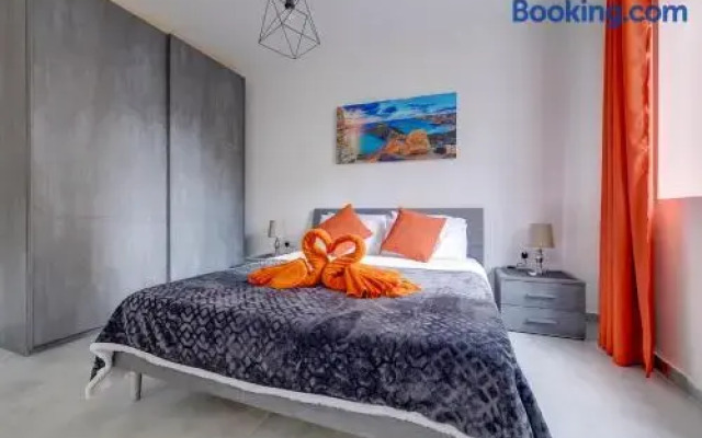 Modern Studio Central Location