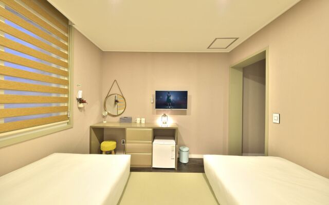 WITH U Hotel & Guesthouse