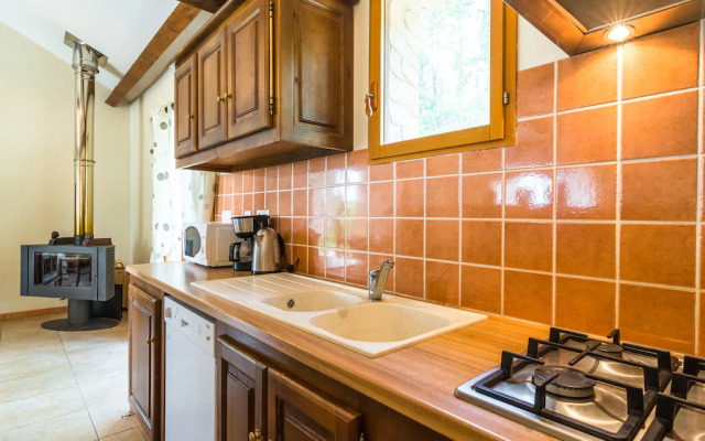 Quaint Holiday Home in Blanquefort-sur-Briolance with Private Pool