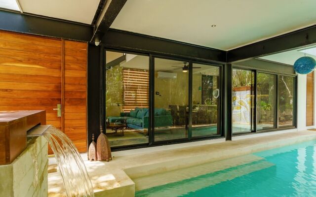 Magazine-worthy Villa Ponderosa with Private Pool & Gated Area