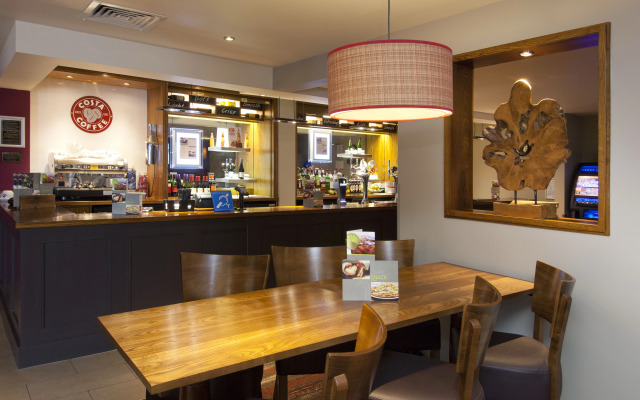 Premier Inn Bristol Cribbs Causeway - M5 J17
