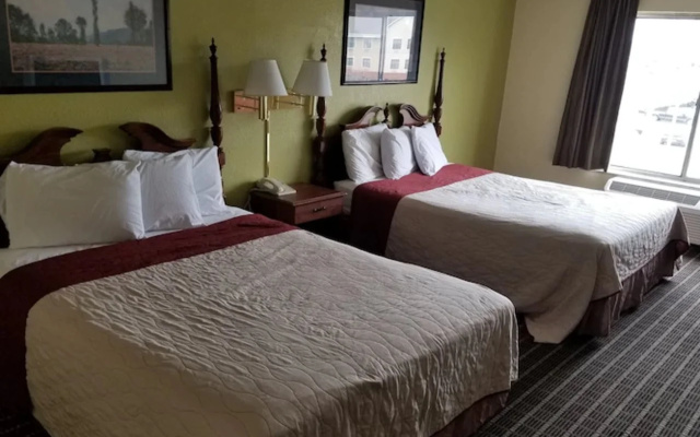 Travelodge by Wyndham Lansing IL