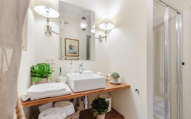 Casa Uccia in Lucca With 1 Bedrooms and 1 Bathrooms