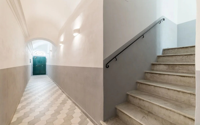 Leisure & Relax near Trevi Fountain