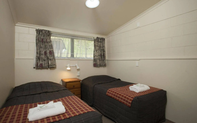 Opal Hot Springs & Holiday Park