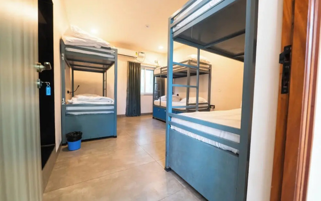 Royal 78 Backpackers Bar & Restaurant