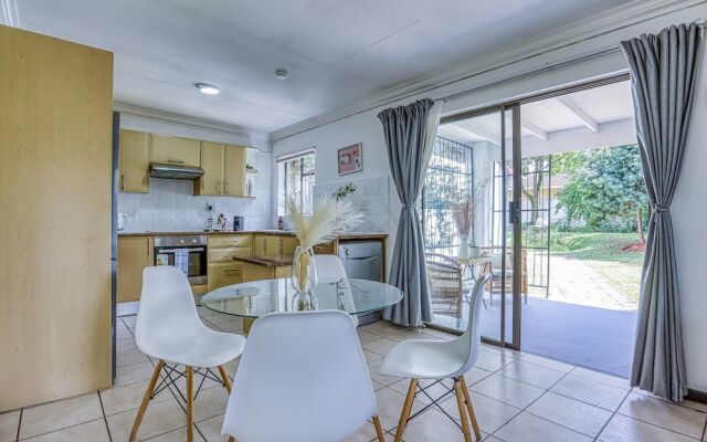 The Cottage-1 Bed-pool-bbq-fibre-solar-samrand