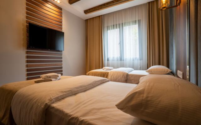 Poison Garden Suite & SPA