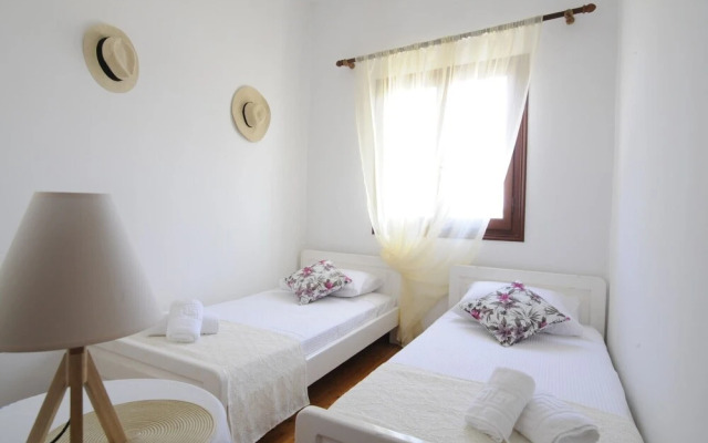 Traditional Greek Maisonette in Antiperni Village