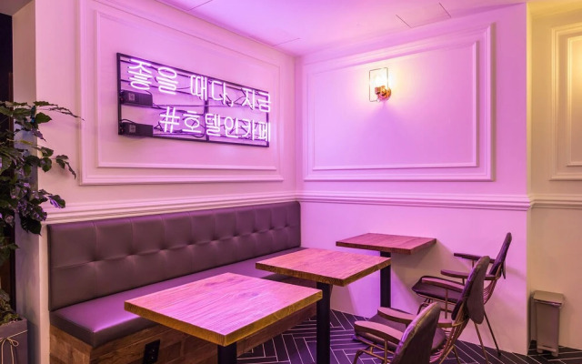 Hotel In Cafe