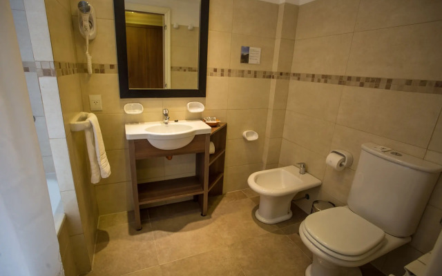 Huinid Pioneros Hotel