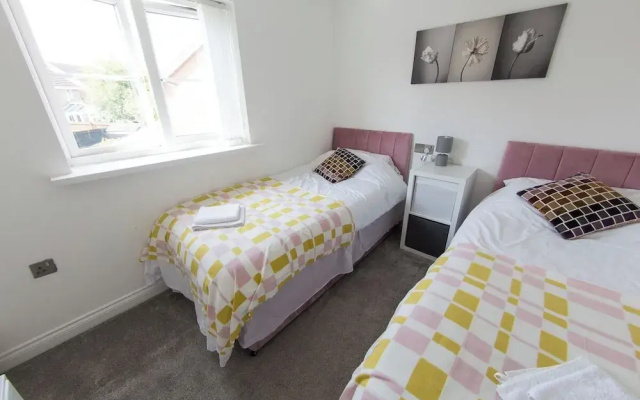 5 Bed Detached House - Sleeps 14