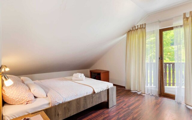 Cosy Apartment in Oto?ac With Balcony