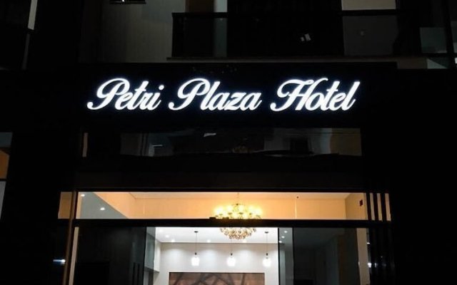 Petri Plaza Hotel