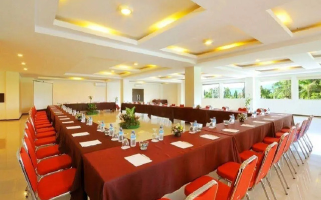 Pratama Hotel and Convention