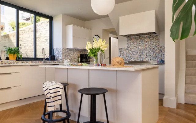 Two Guns in Kingswear