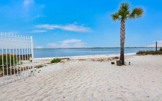 Bay Side 4 Bedroom Home by RedAwning