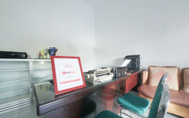 RedDoorz Syariah near Mall Roxy Banyuwangi 2