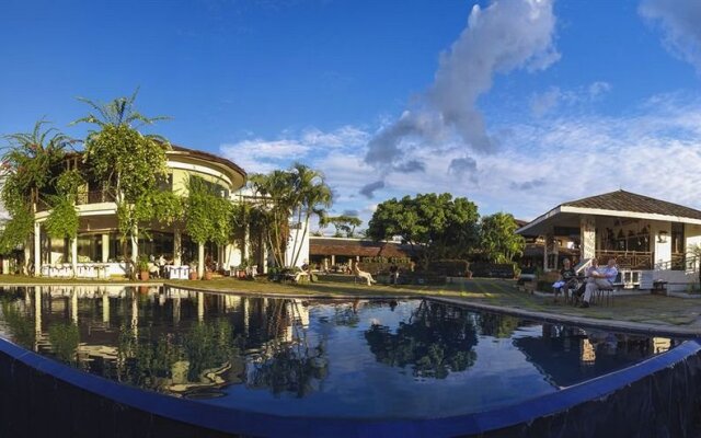 Shangri-La Village Resort