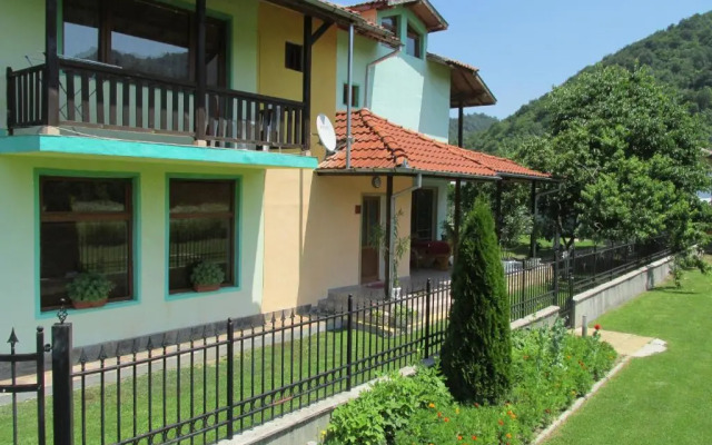 Pri Orehite Guesthouse