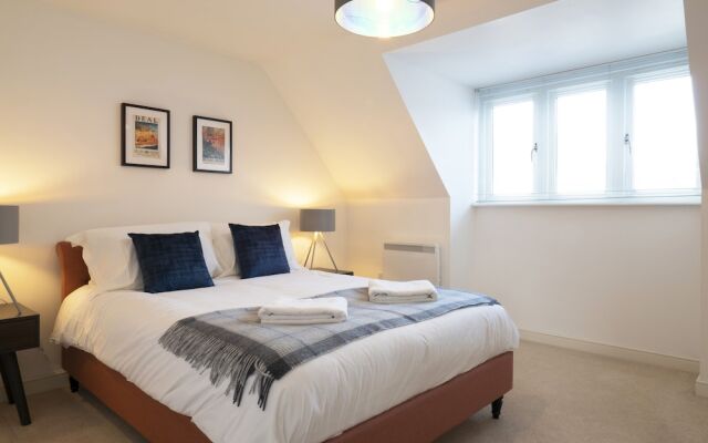 Spacious Townhouse Near the City Centre