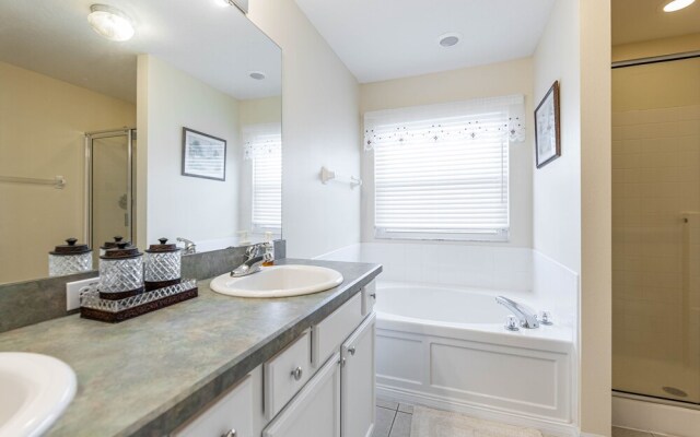 207lw 4 Bedroom Villa by Redawning