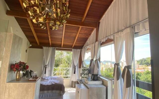 Bombinhas Guest House