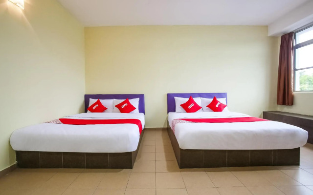 OYO 89585 Hotel Happy Inn