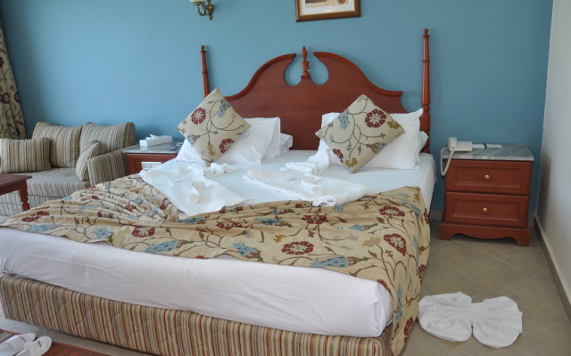 Titanic Palace - Families and Couples only