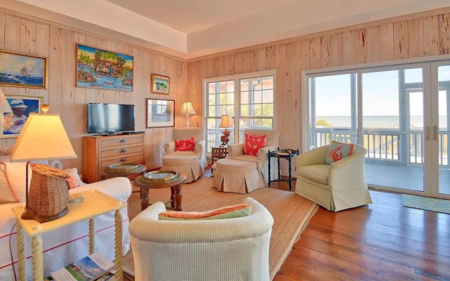 141 Sea Spray 4 Br Home by RedAwning