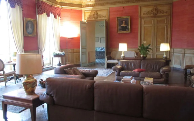 Chateau De Vauloge