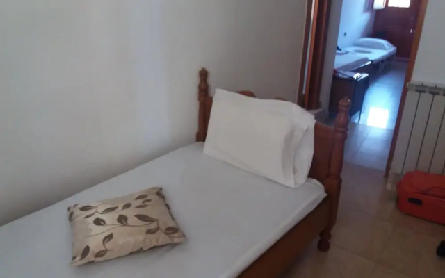 Akadia Syros