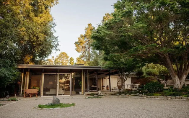 Zen Mountain Getaway w a Pool Hot Tub 5 Beds