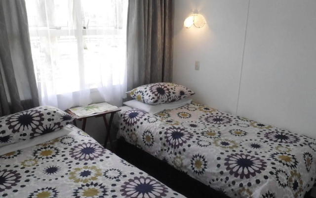 Raglan Palm Beach Motel