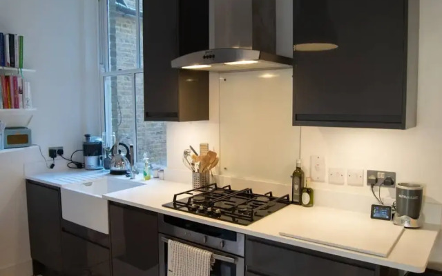 Stunning First Floor Flat In Excellent Location