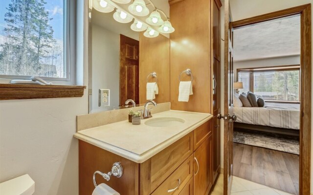 Calderon De La Breck 5 Bedroom Home by Redawning