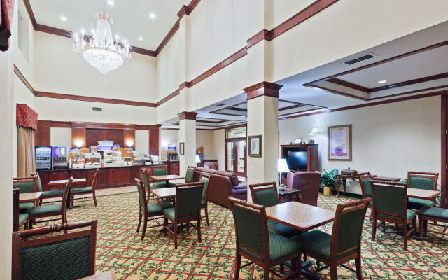 Holiday Inn Express And Suites by IHG
