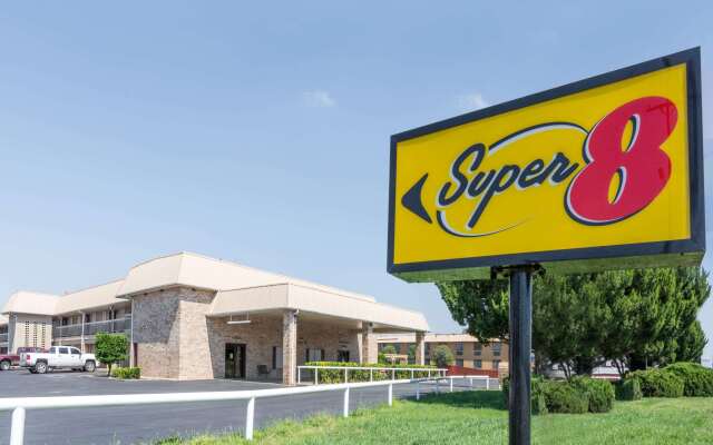 Super 8 by Wyndham Clovis