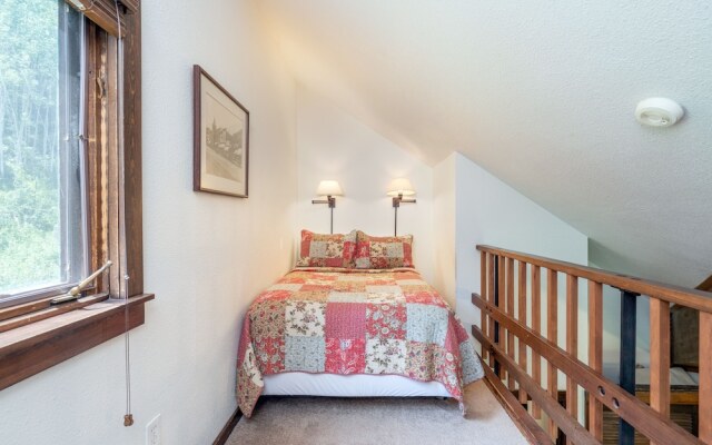 Manitou Lodge 7 Hotel Room by Alpine Lodging Telluride
